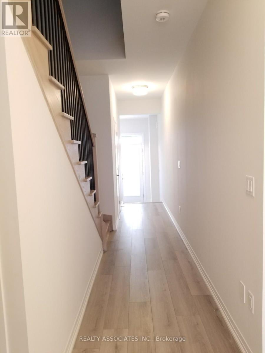 71 Schmeltzer Crescent, Richmond Hill, Ontario  L4E 1J1 - Photo 4 - N12734310