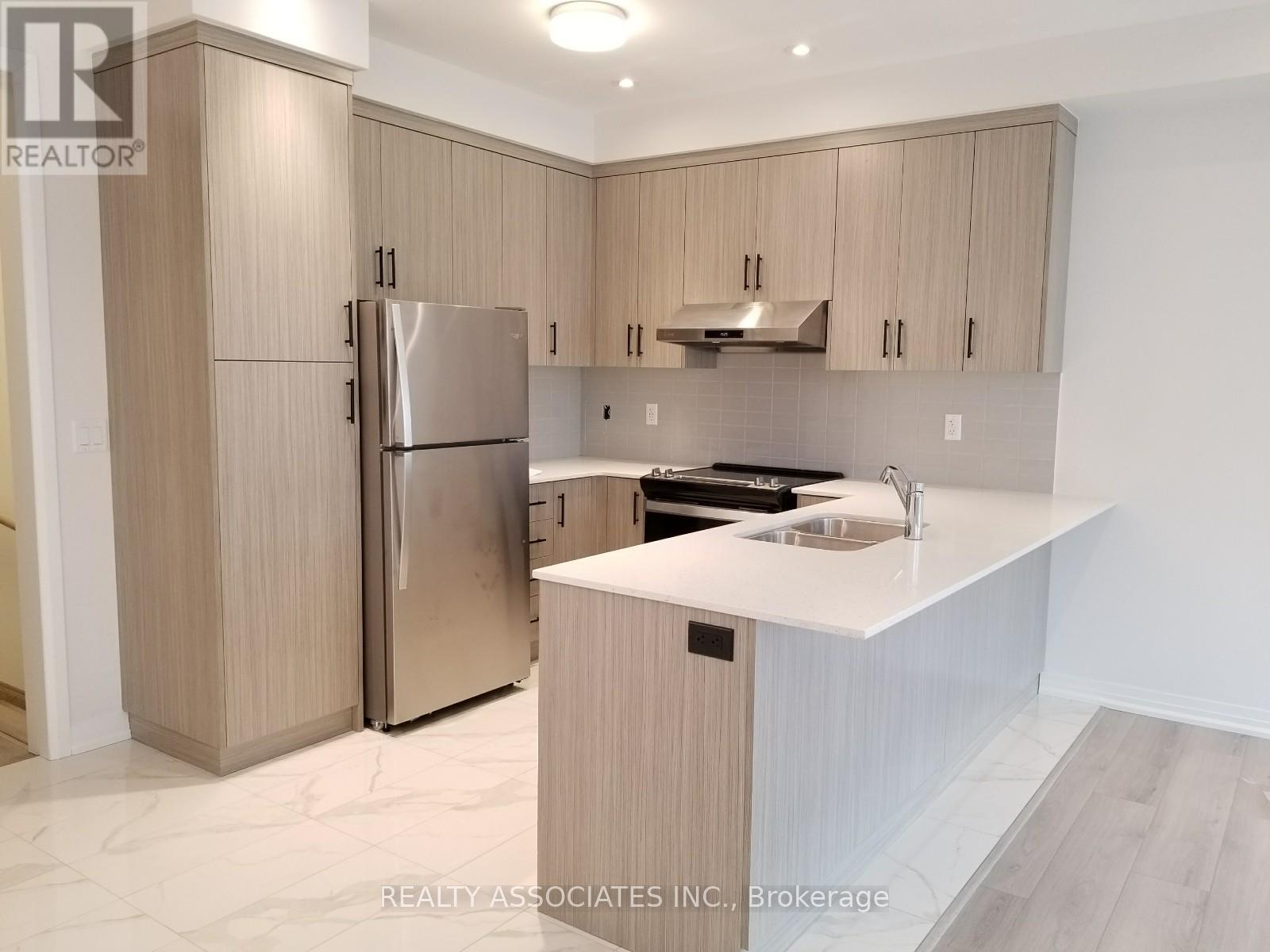 71 Schmeltzer Crescent, Richmond Hill, Ontario  L4E 1J1 - Photo 7 - N12734310