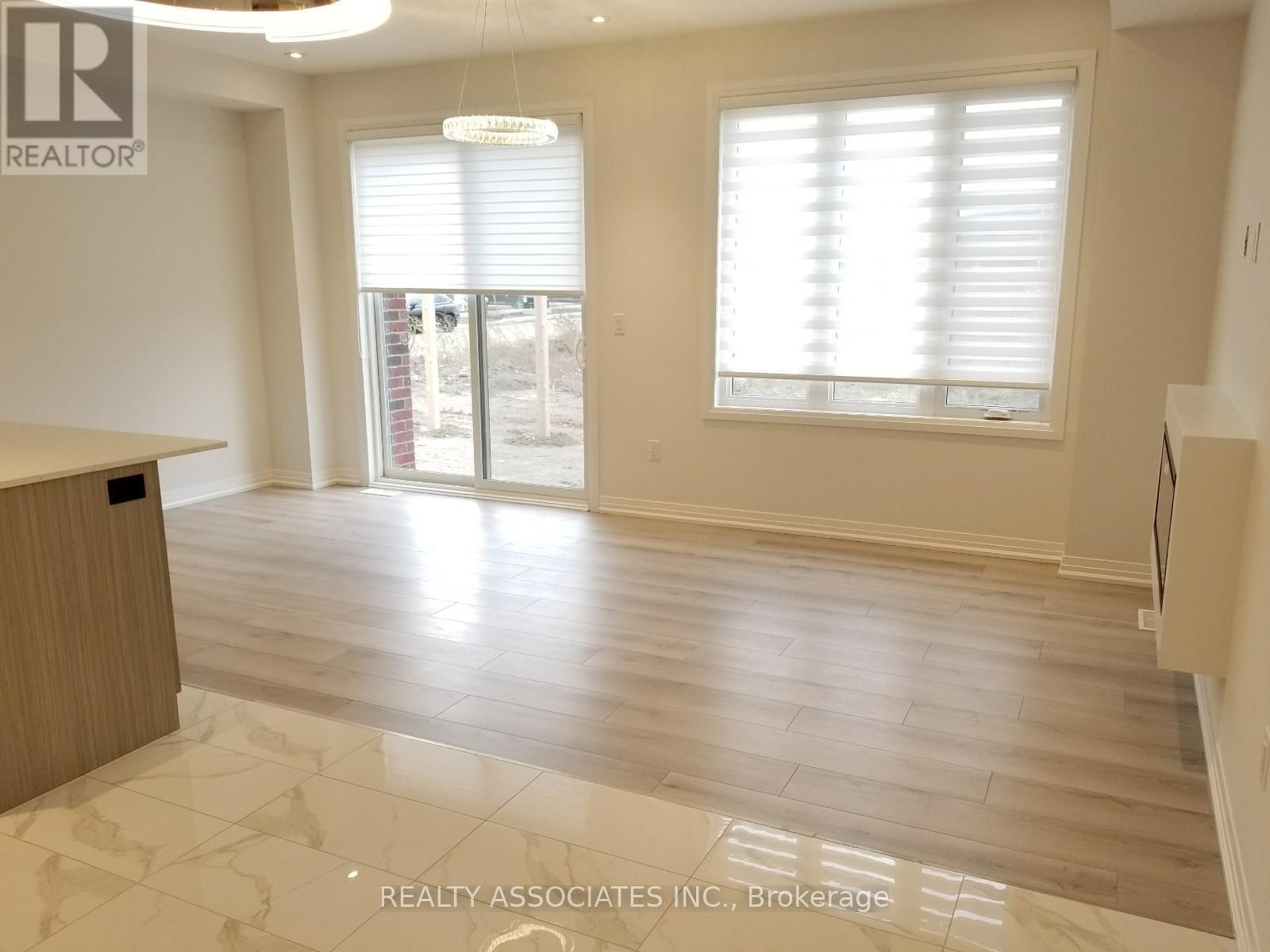 71 Schmeltzer Crescent, Richmond Hill, Ontario  L4E 1J1 - Photo 8 - N12734310