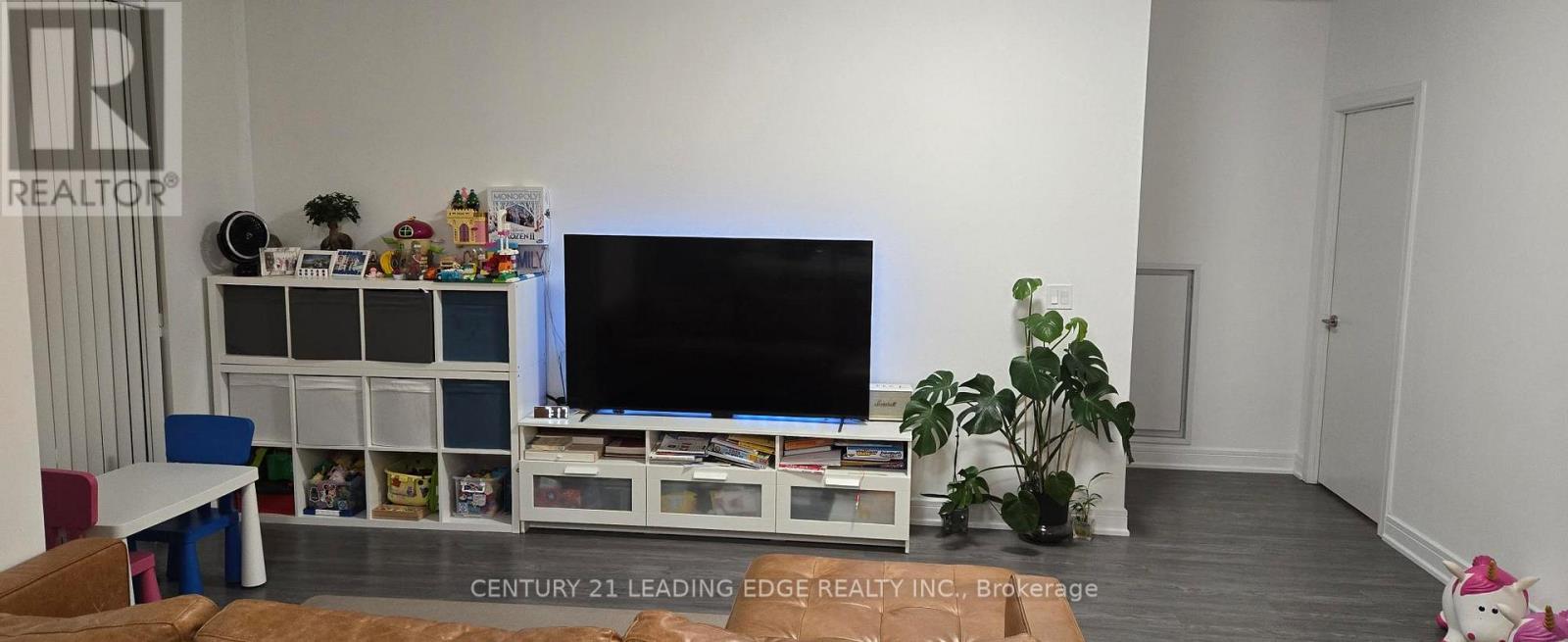 414 - 35 Brian Peck Crescent, Toronto, Ontario  M4G 0A5 - Photo 4 - C12733236