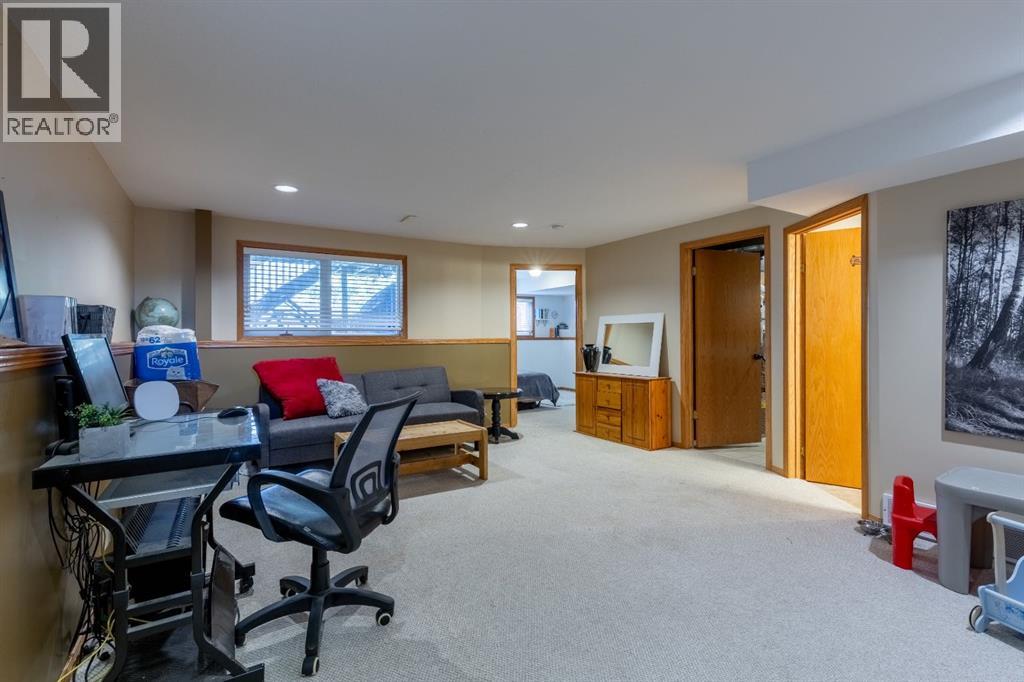 66 Assiniboia Way W, Lethbridge, Alberta  T1K 7L7 - Photo 21 - A2268734