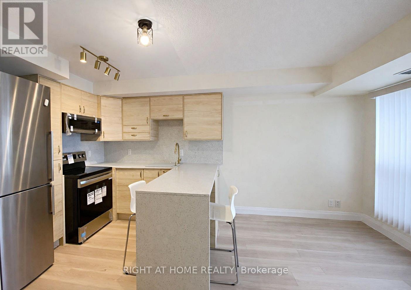 816 - 18 Harding Boulevard, Richmond Hill, Ontario  L4C 0T3 - Photo 3 - N12731368