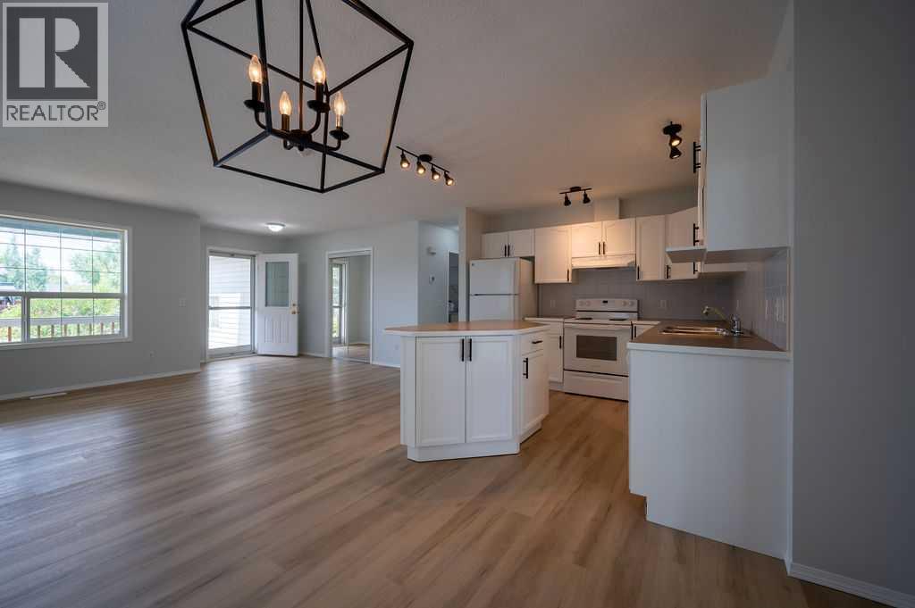 269 Strathford Crescent, Strathmore, Alberta  T1P 1N9 - Photo 4 - A2282012