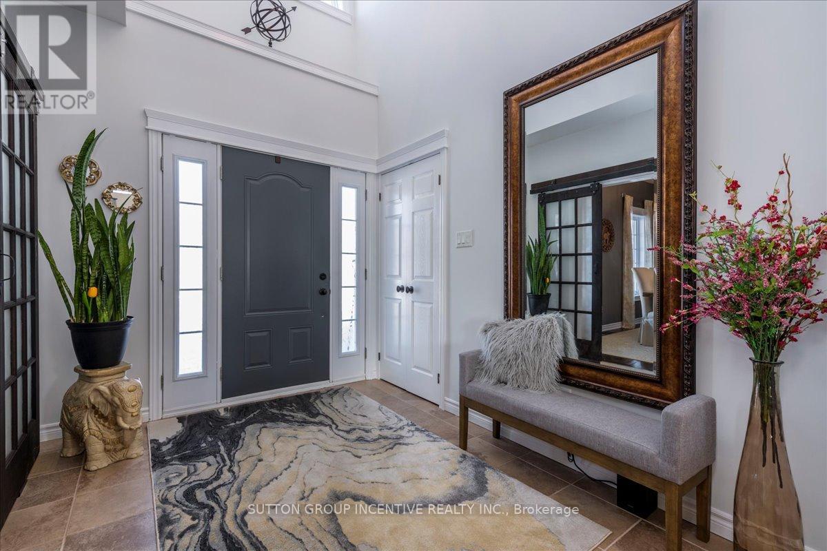 34 Basswood Circle, Oro-Medonte, Ontario  L0L 2L0 - Photo 2 - S12734360