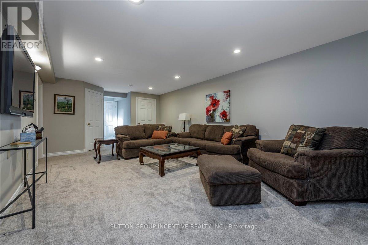 34 Basswood Circle, Oro-Medonte, Ontario  L0L 2L0 - Photo 24 - S12734360