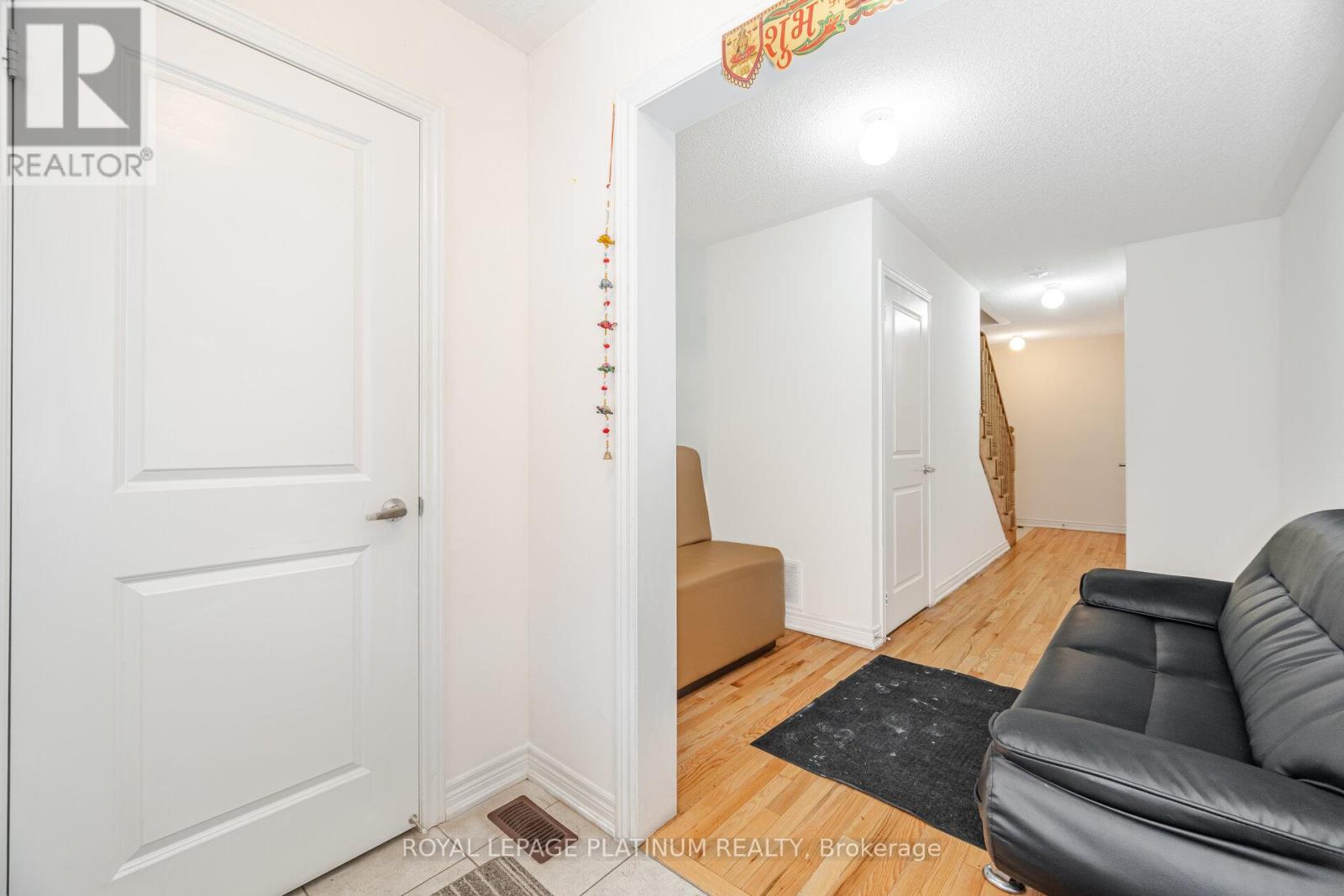 20 Haymarket Drive, Brampton, Ontario  L7A 5C3 - Photo 4 - W12734364