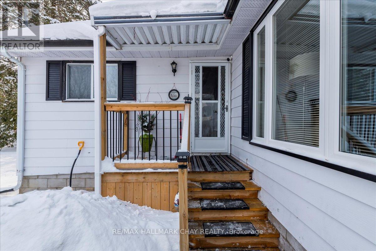 2422 25 Side Road, Innisfil, Ontario  L9S 3Y7 - Photo 2 - N12726762