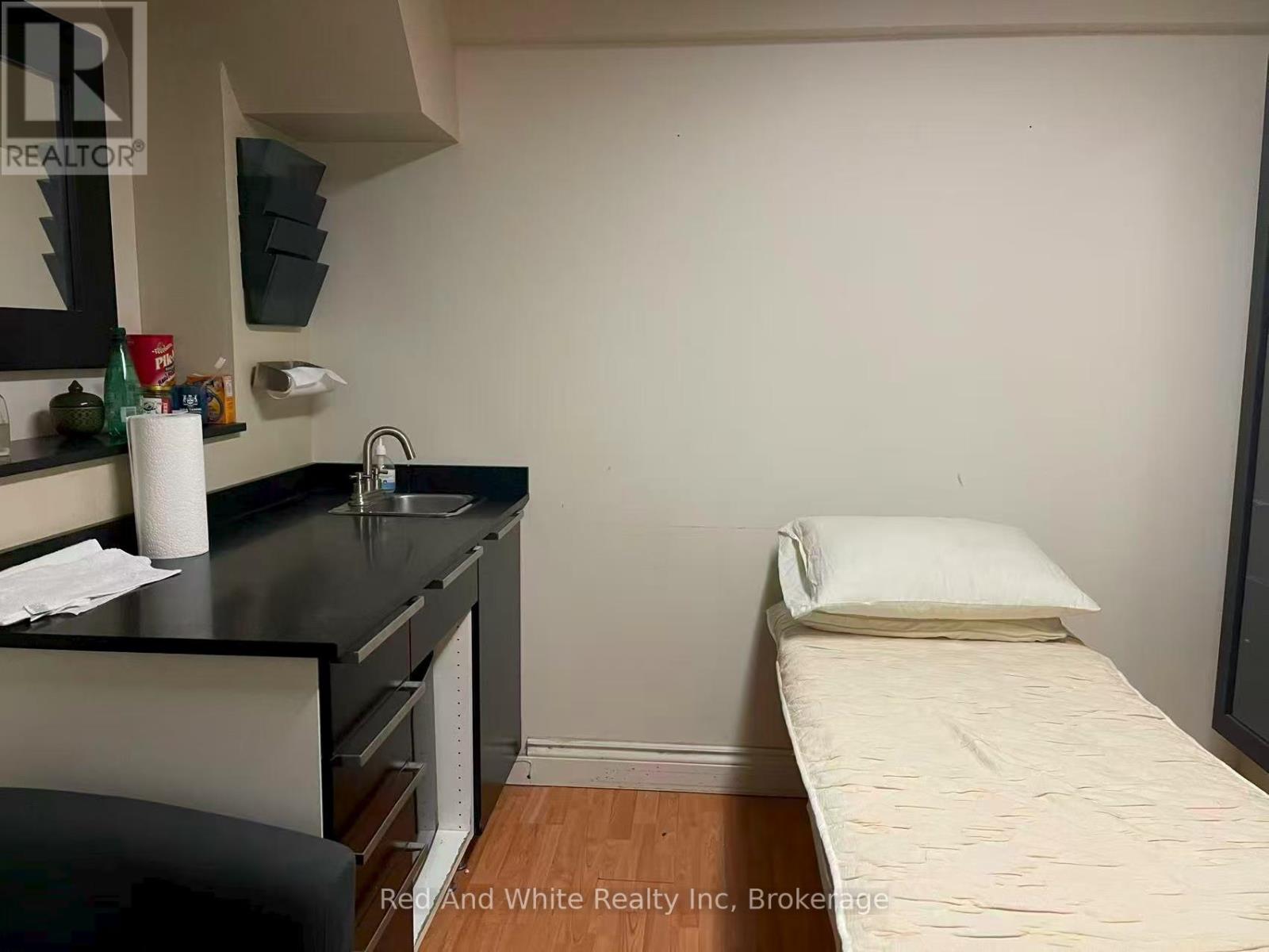 265 Queen Street S, Mississauga, Ontario  L5M 1L9 - Photo 11 - W12734382