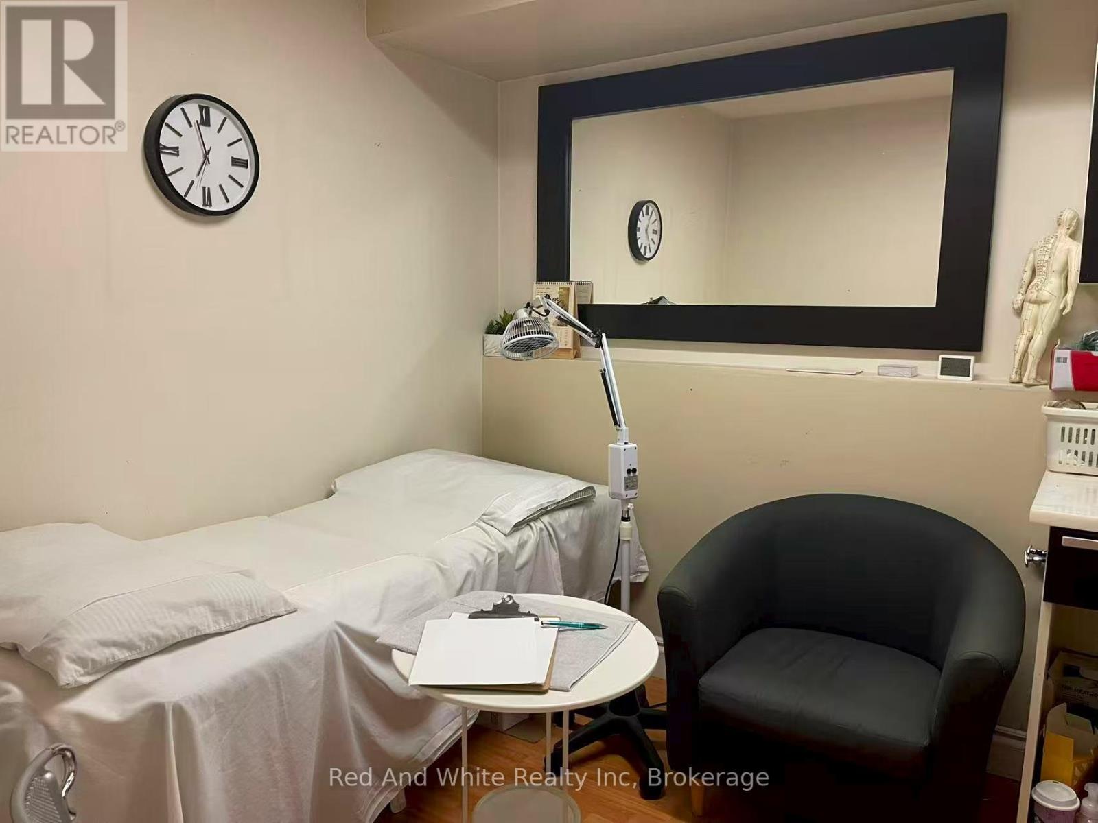 265 Queen Street S, Mississauga, Ontario  L5M 1L9 - Photo 14 - W12734382