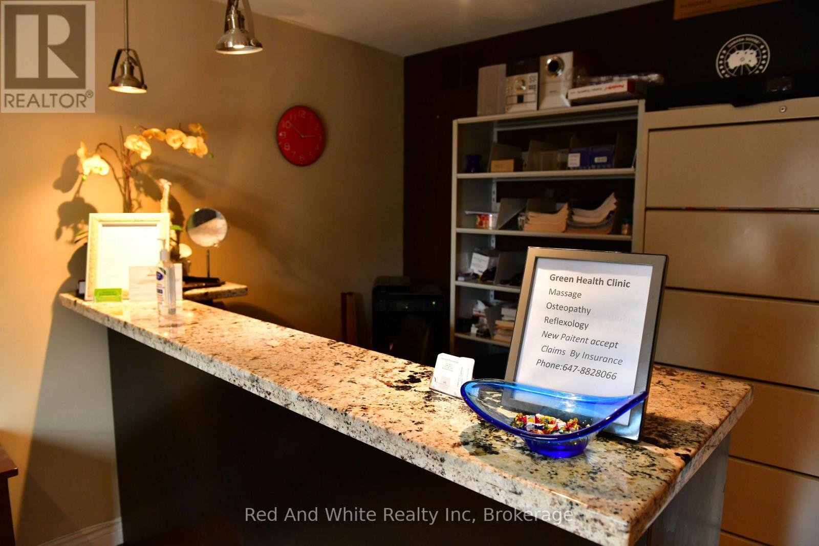 265 Queen Street S, Mississauga, Ontario  L5M 1L9 - Photo 4 - W12734382