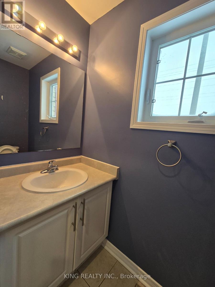 44 Kimble Avenue, Clarington, Ontario  L1C 0J7 - Photo 4 - E12734376