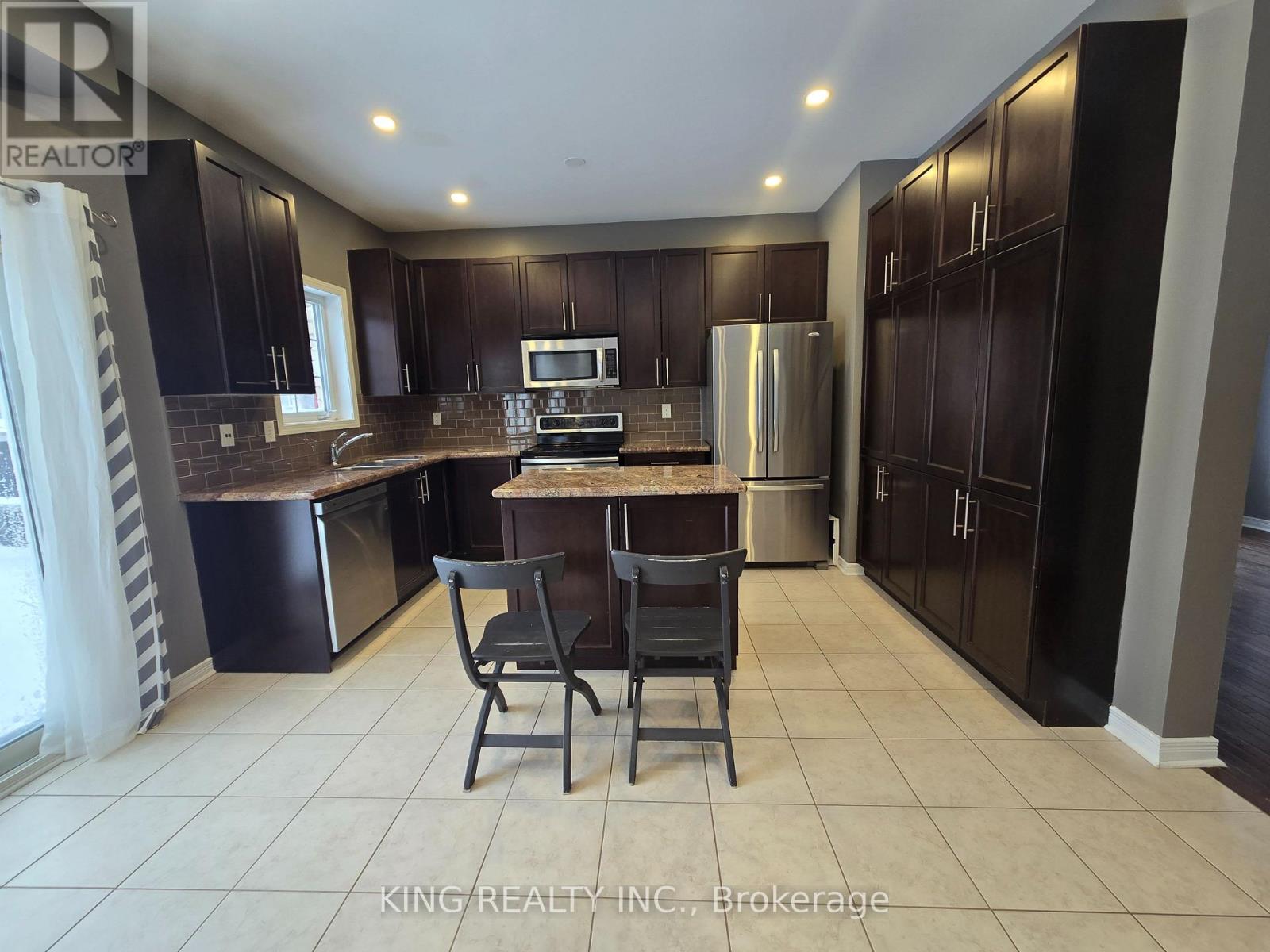 44 Kimble Avenue, Clarington, Ontario  L1C 0J7 - Photo 9 - E12734376