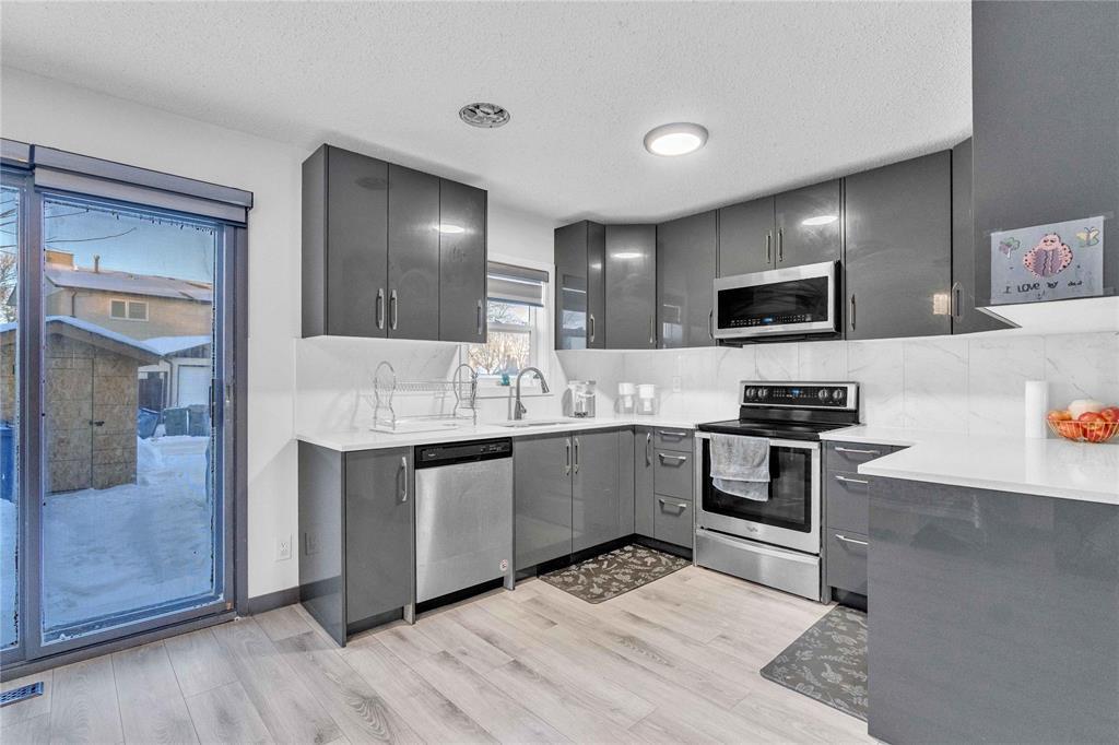 3 Raber Road, Winnipeg, Manitoba  R2R 1G4 - Photo 2 - 202601497