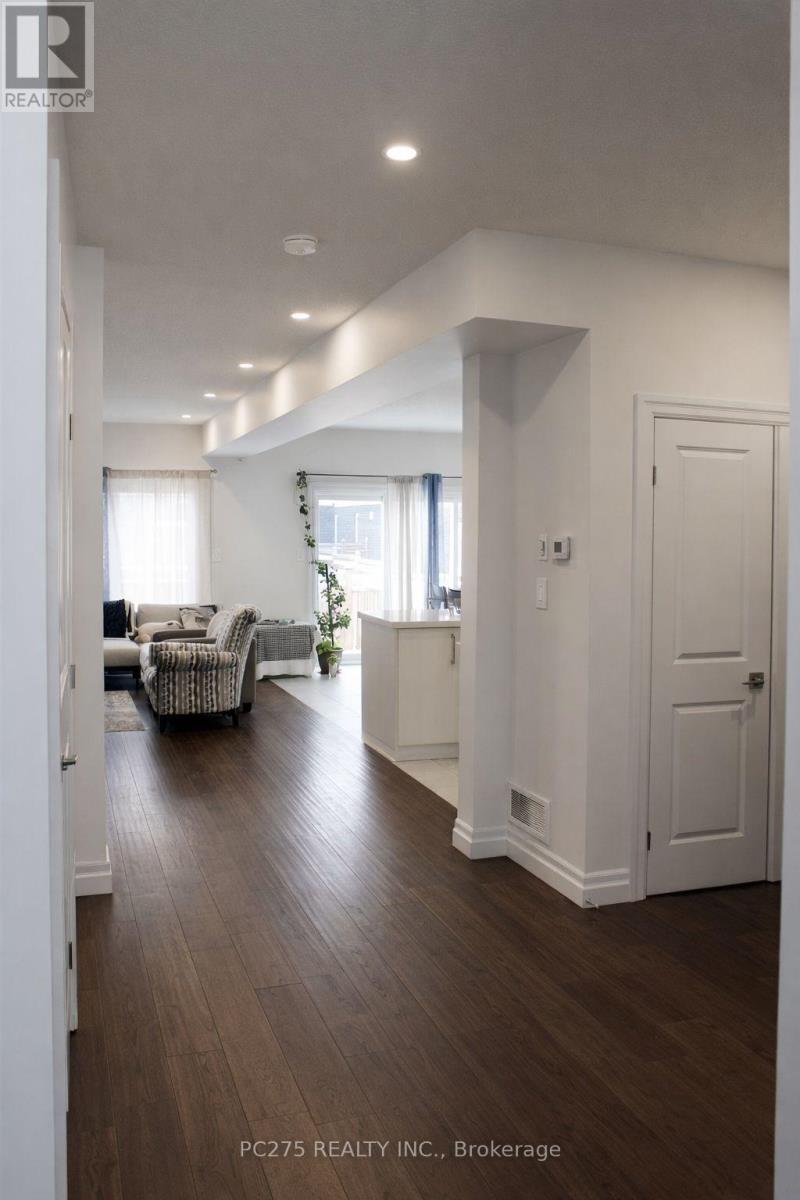 Upper - 2949 Biddulph Street, London South, Ontario  N6L 0A8 - Photo 27 - X12734408