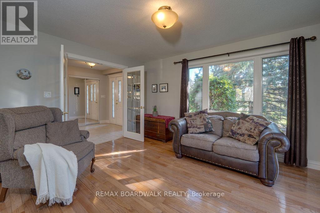 7089 Bush Drive, Ottawa, Ontario  K4P 1M8 - Photo 6 - X12696972