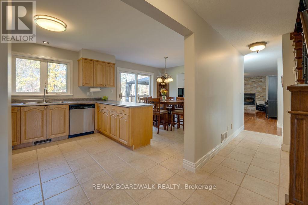 7089 Bush Drive, Ottawa, Ontario  K4P 1M8 - Photo 9 - X12696972