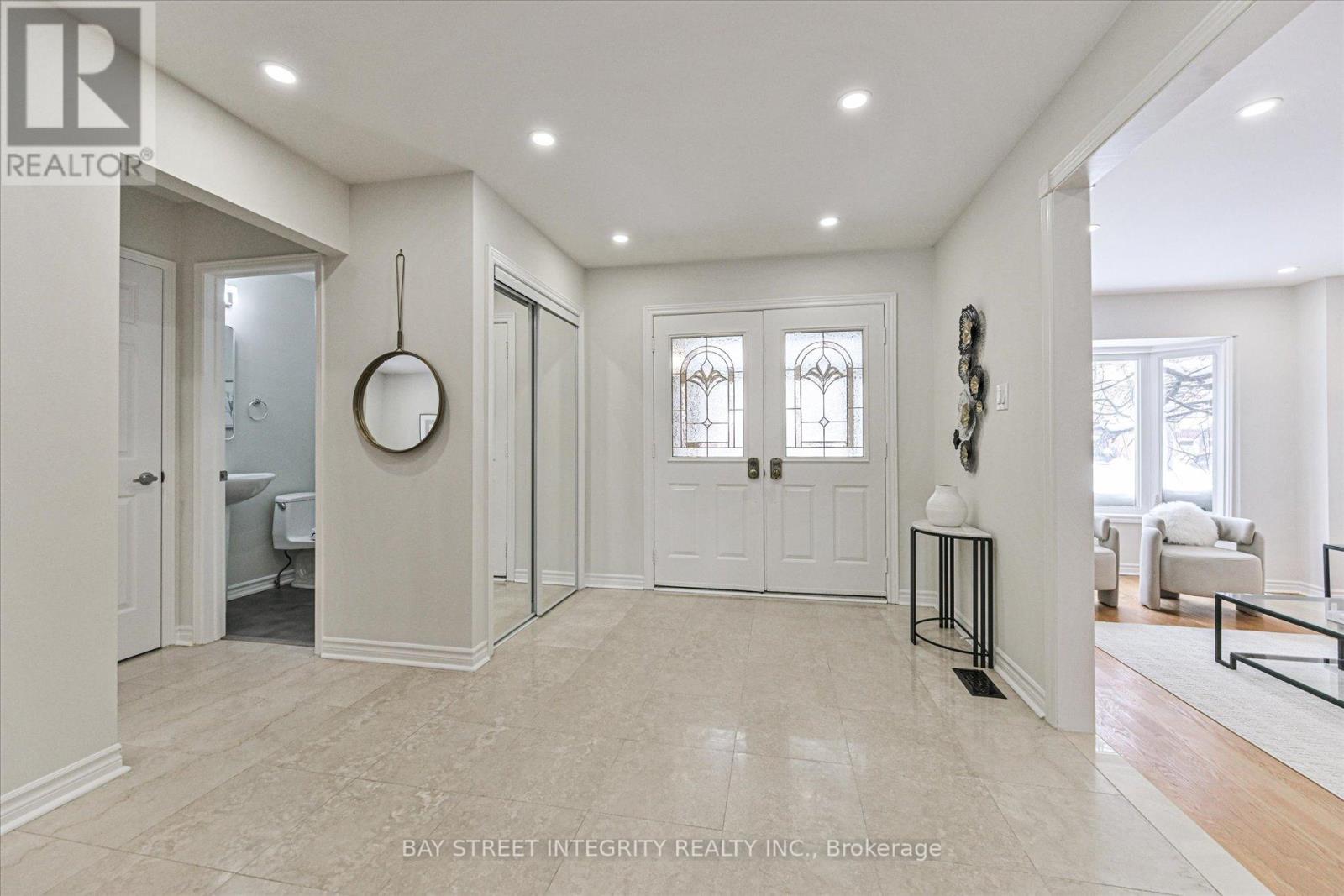 28 Carnforth Drive, Markham, Ontario  L3R 7W1 - Photo 4 - N12734392