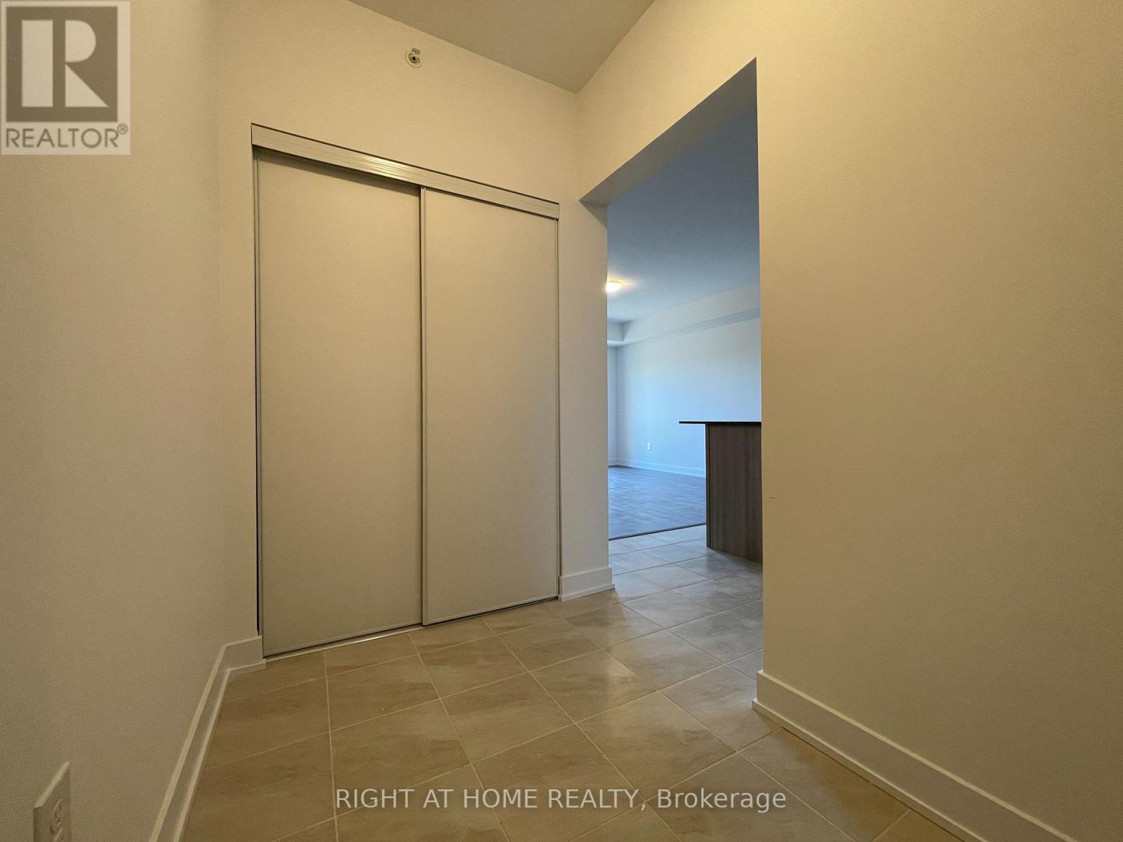 204 - 1 Chef Lane, Barrie, Ontario  L9J 0T1 - Photo 3 - S12734404