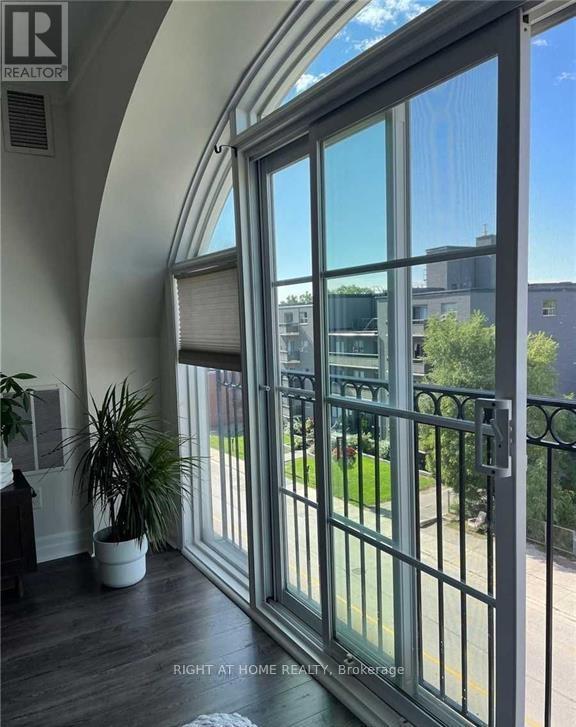 404 - 459 Kerr Street, Oakville, Ontario  L6K 3C2 - Photo 4 - W12734394