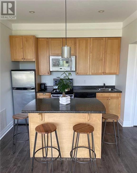 404 - 459 Kerr Street, Oakville, Ontario  L6K 3C2 - Photo 5 - W12734394