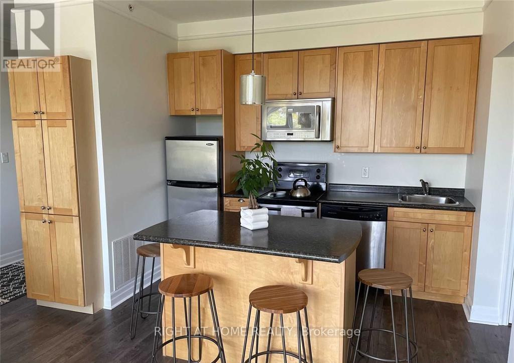 404 - 459 Kerr Street, Oakville, Ontario  L6K 3C2 - Photo 6 - W12734394