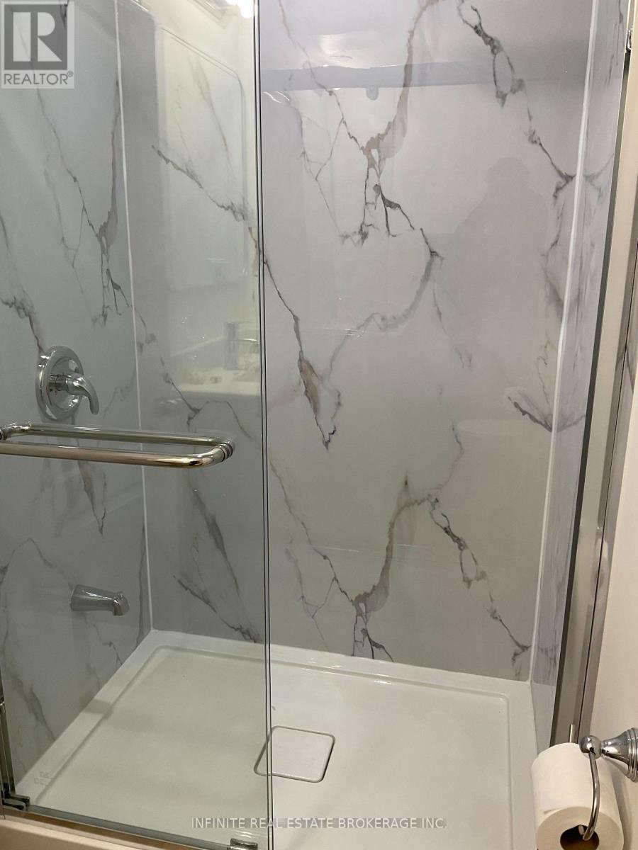 78 Starhill Crescent, Brampton, Ontario  L6R 2W1 - Photo 10 - W12724482