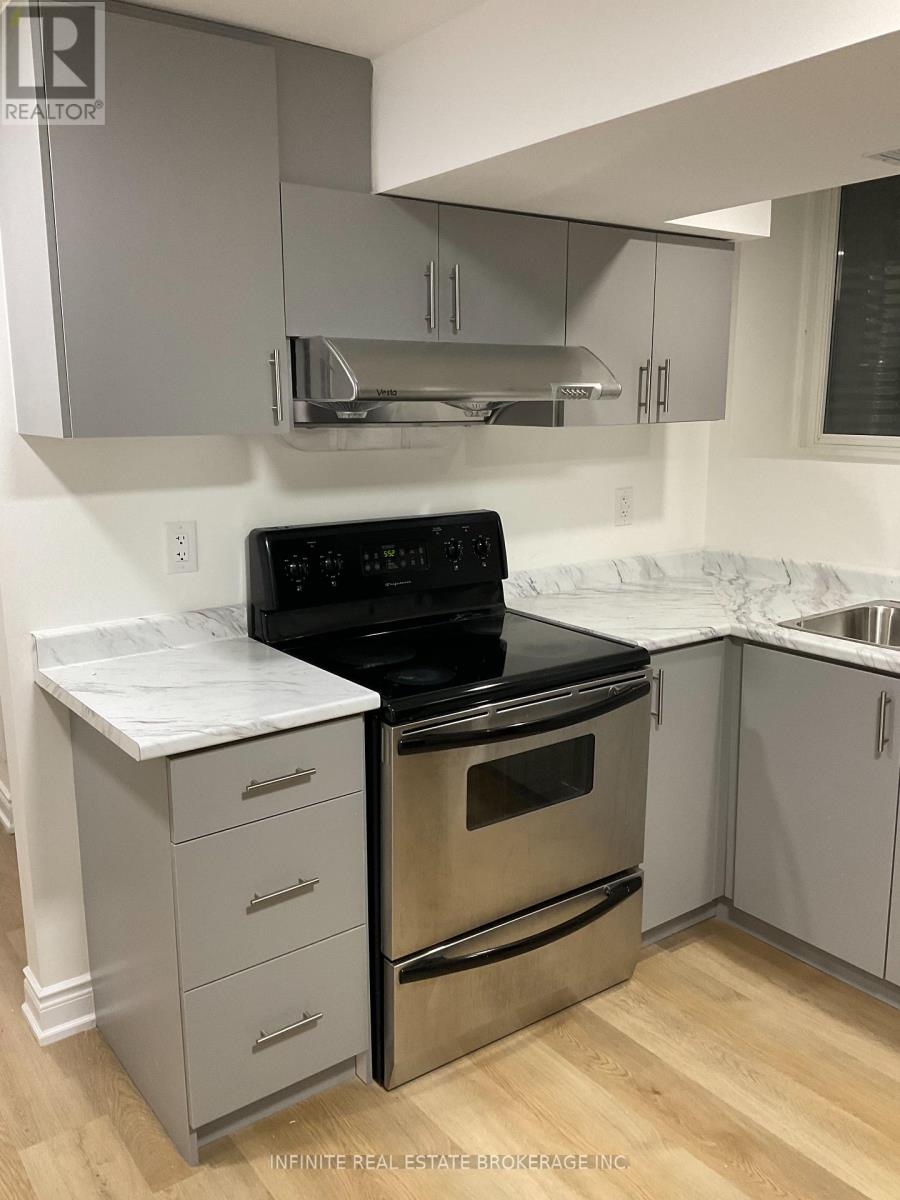 78 Starhill Crescent, Brampton, Ontario  L6R 2W1 - Photo 2 - W12724482