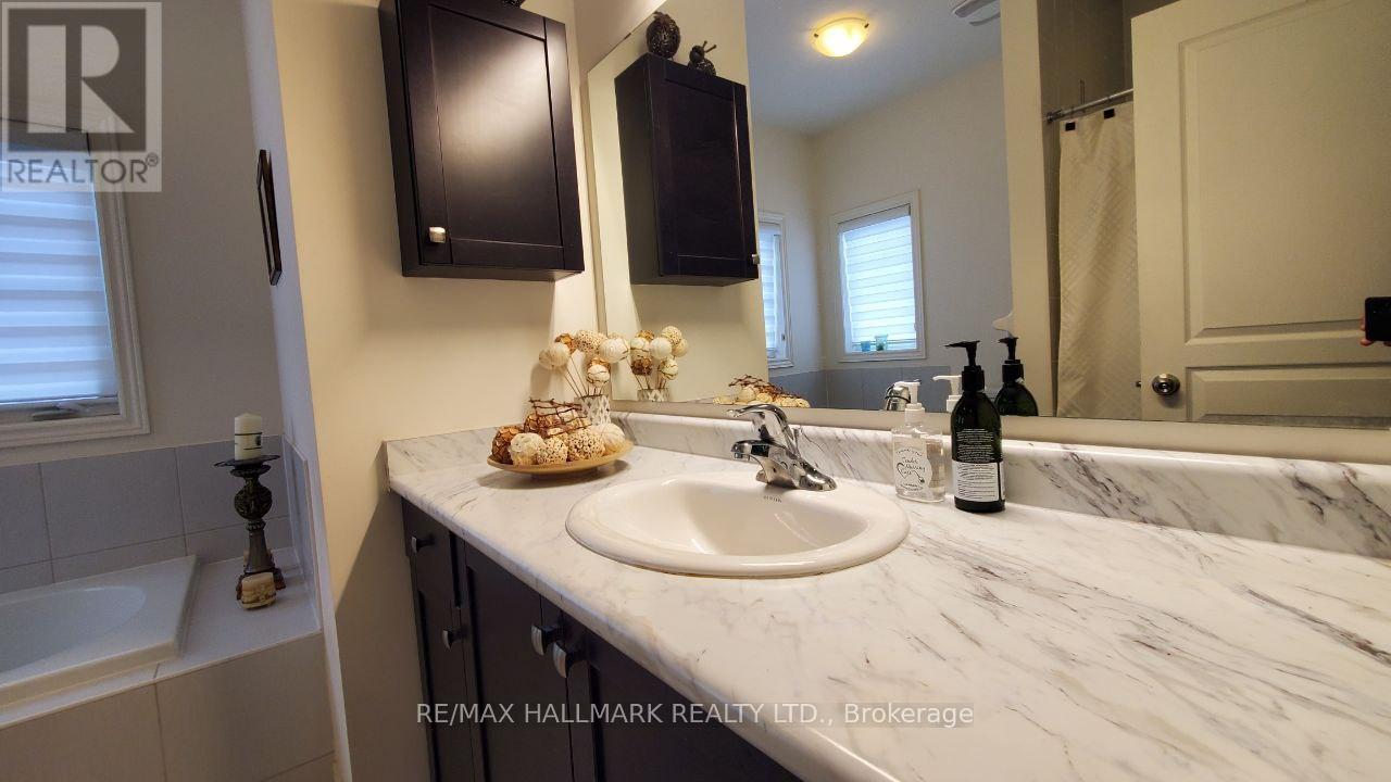 #main&2nd - 19 Chouinard Way, Aurora, Ontario  L4G 0V9 - Photo 16 - N12734418