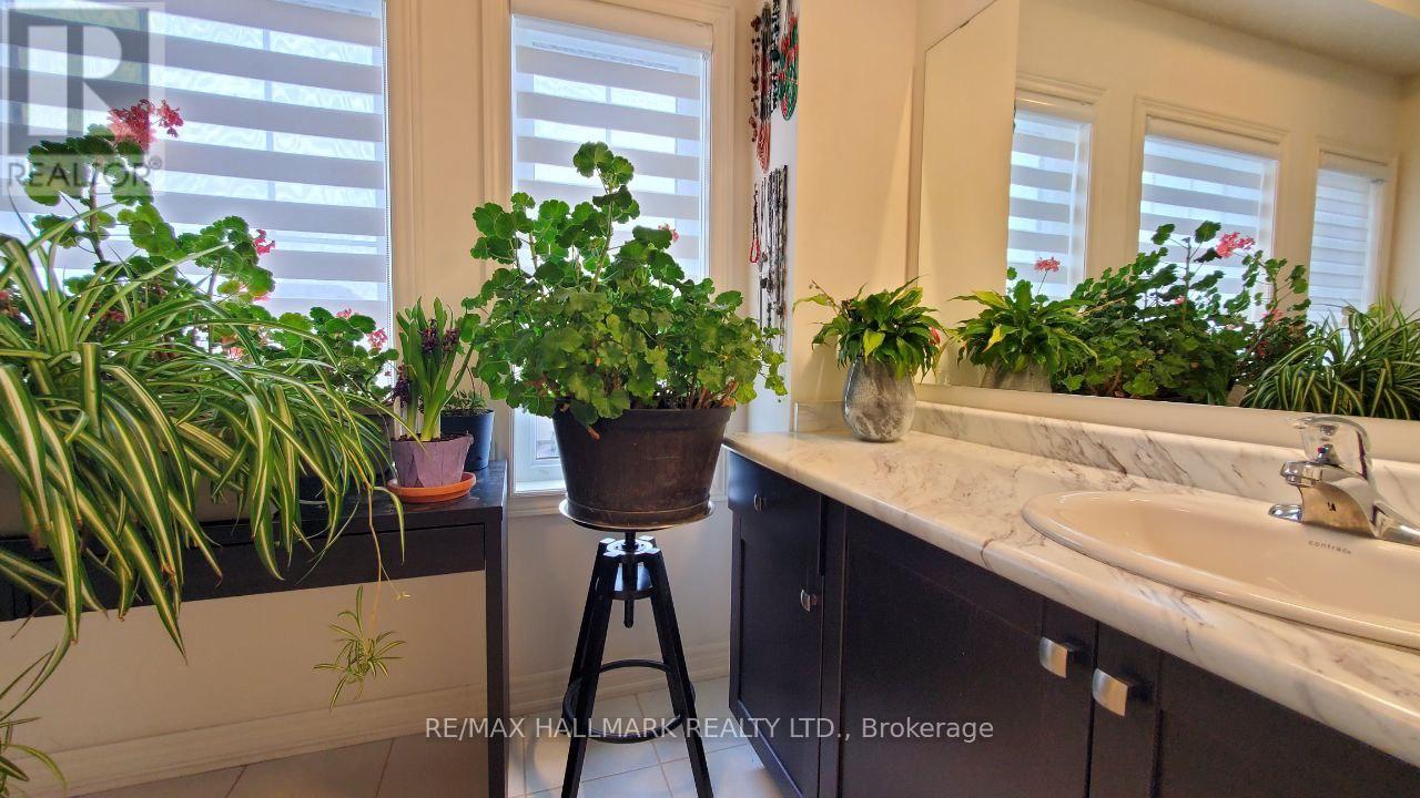 #main&2nd - 19 Chouinard Way, Aurora, Ontario  L4G 0V9 - Photo 31 - N12734418