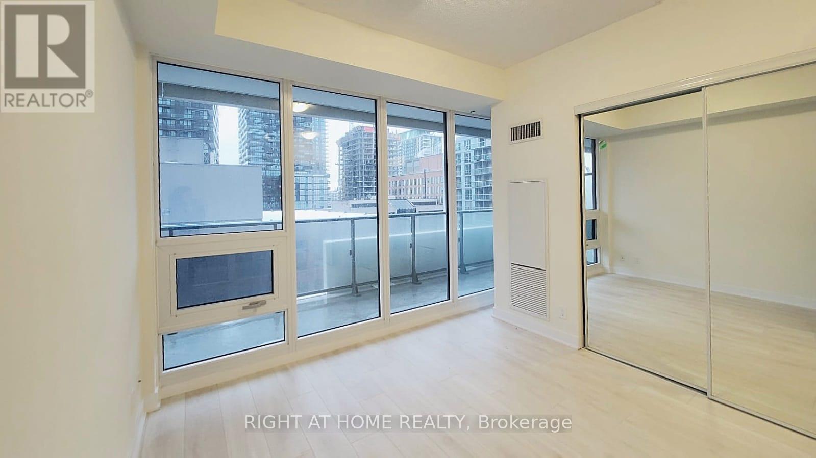 902 - 2221 Yonge Street, Toronto, Ontario  M4S 2B4 - Photo 4 - C12734436