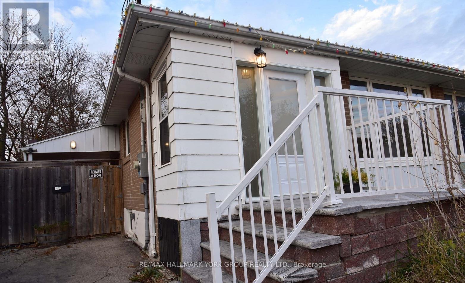 181 Penn Avenue, Newmarket, Ontario  L3Y 2S4 - Photo 2 - N12734432