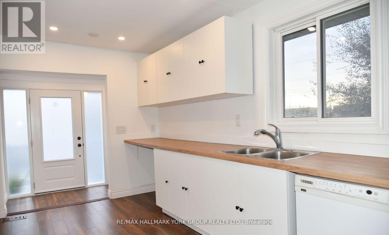 181 Penn Avenue, Newmarket, Ontario  L3Y 2S4 - Photo 5 - N12734432