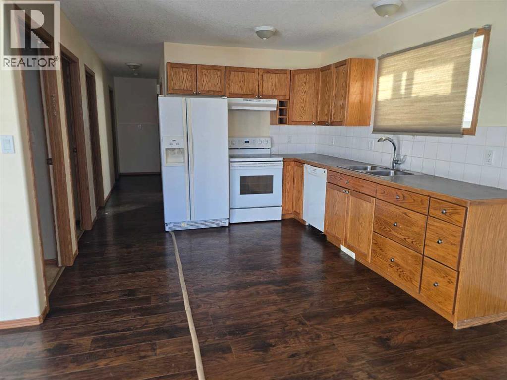 244 16 Street E, Brooks, Alberta  T1R 1K3 - Photo 2 - A2263675