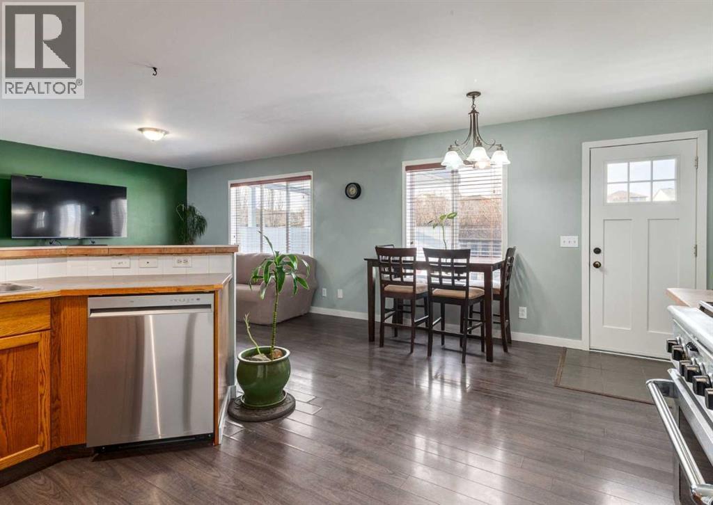 37 Cimarron Meadows Bay, Okotoks, Alberta  T1S 2E4 - Photo 9 - A2271076