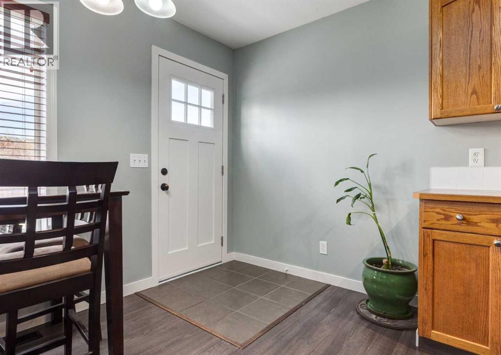 37 Cimarron Meadows Bay, Okotoks, Alberta  T1S 2E4 - Photo 10 - A2271076