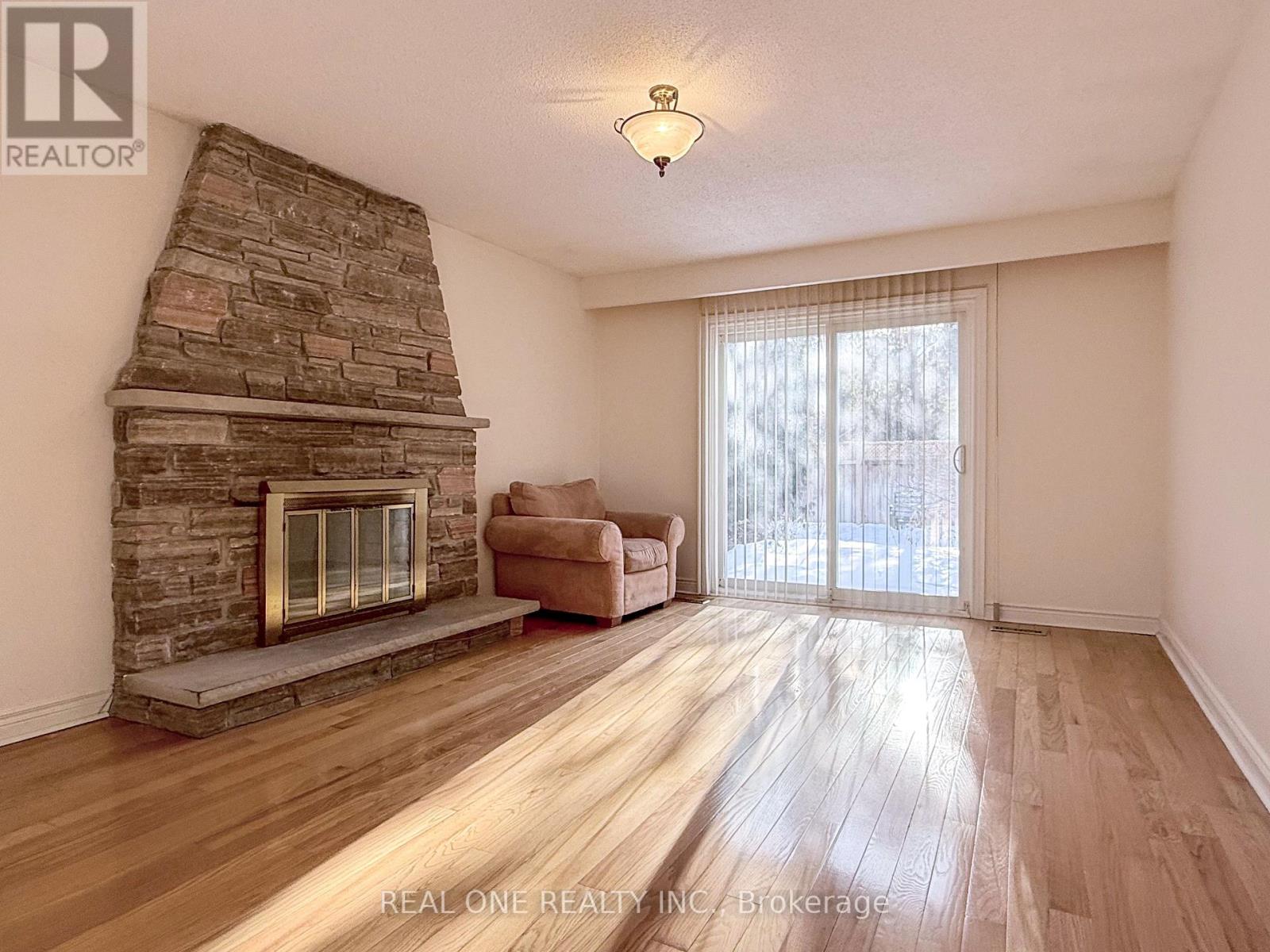 Unit 2 - 1759 Sherwood Forrest Circle, Mississauga, Ontario  L5K 2H7 - Photo 6 - W12734450