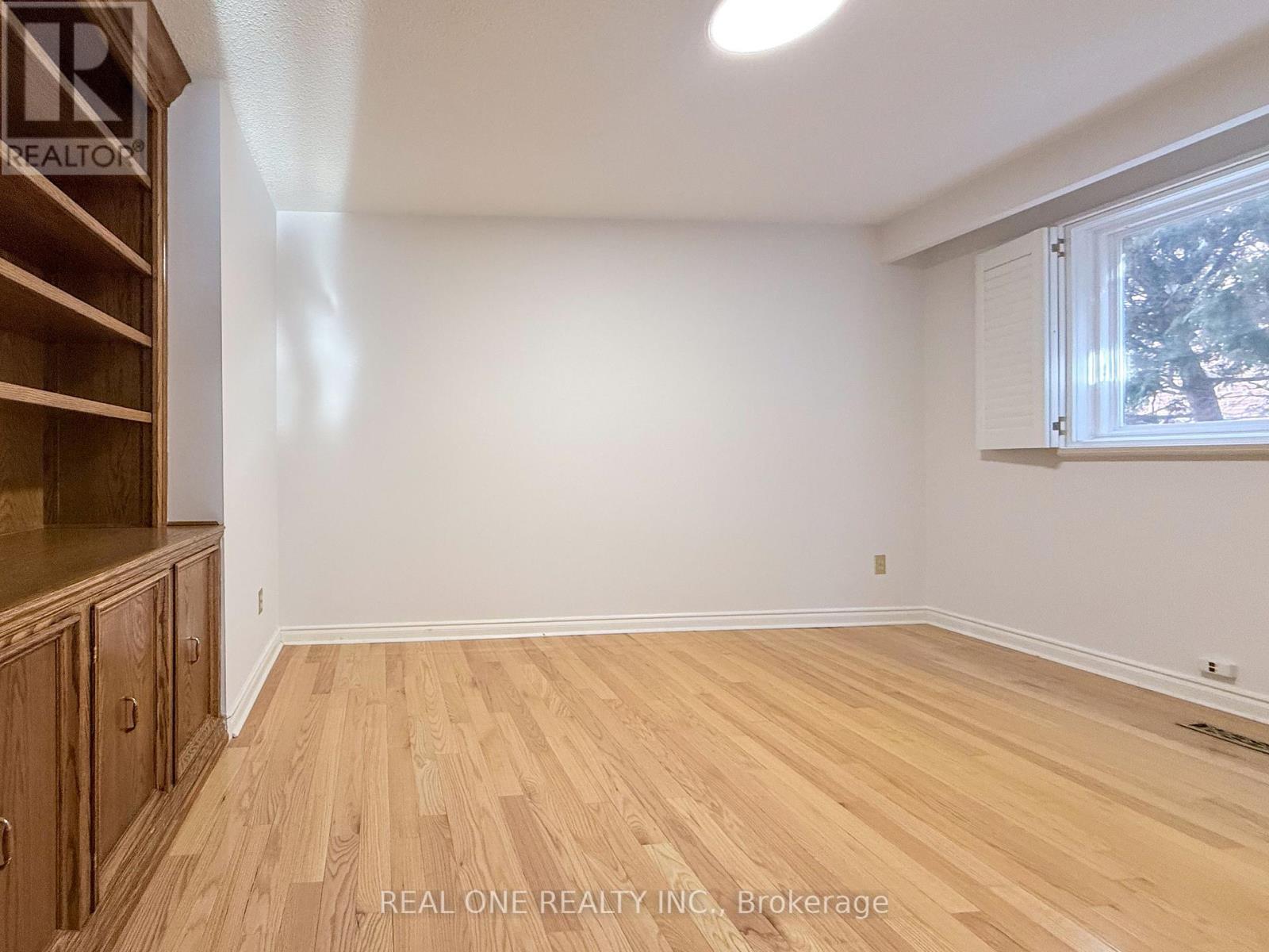 Unit 2 - 1759 Sherwood Forrest Circle, Mississauga, Ontario  L5K 2H7 - Photo 7 - W12734450