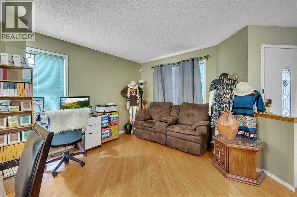 166 Somerset Drive Sw, Calgary, Alberta  T2Y 3H7 - Photo 8 - A2273310