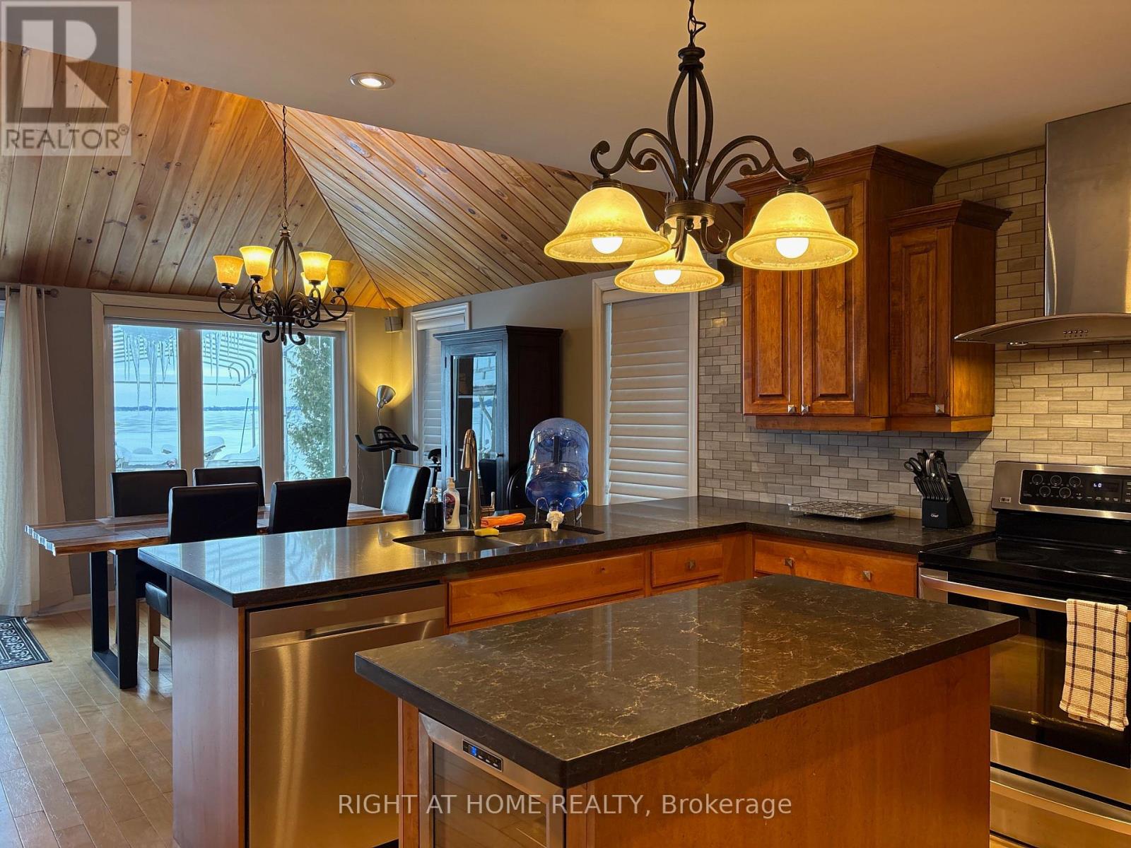 407 Limerick Street, Innisfil, Ontario  L0L 1K0 - Photo 8 - N12734460