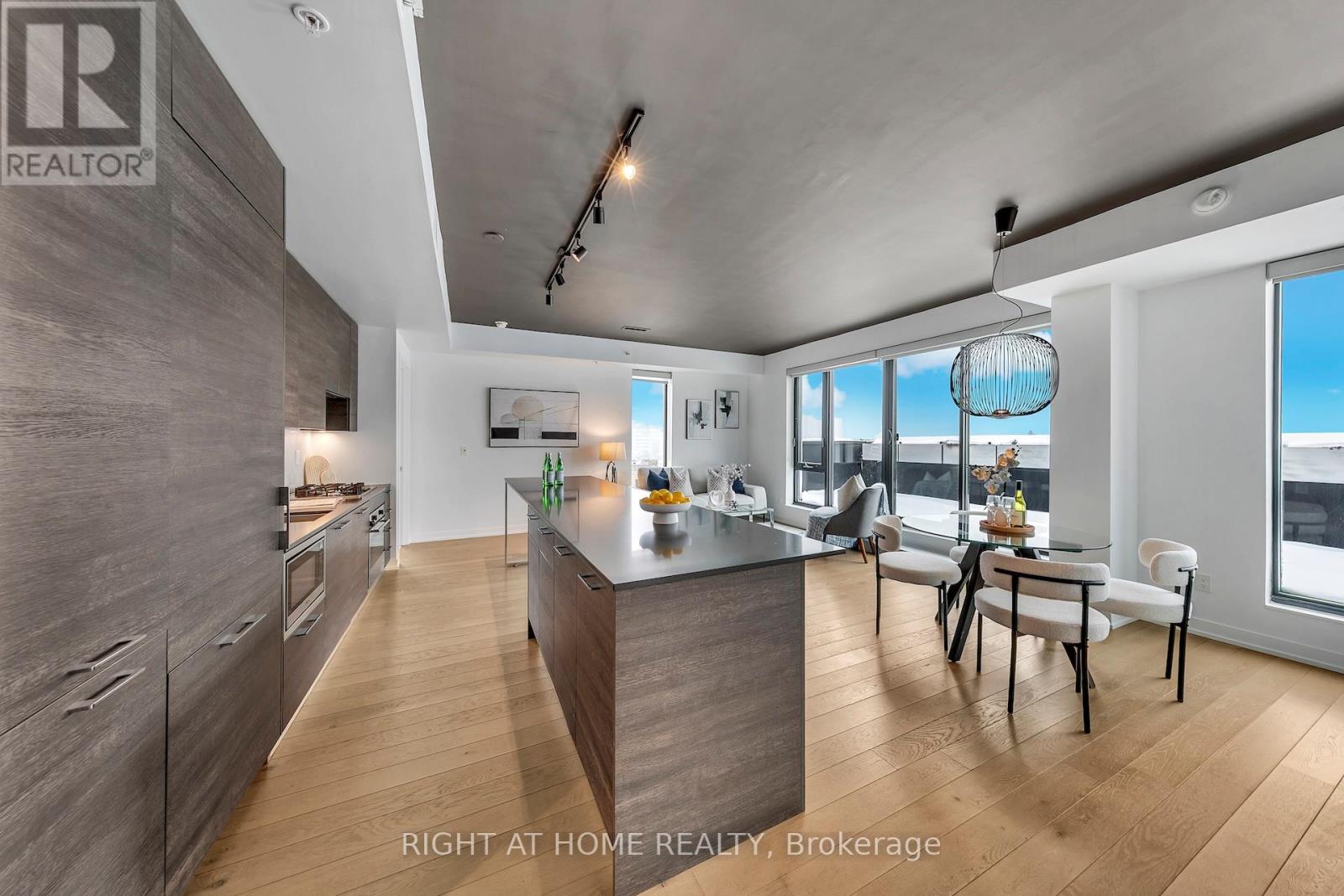 613 - 530 Indian Grove, Toronto, Ontario  M6P 0B3 - Photo 3 - W12734470