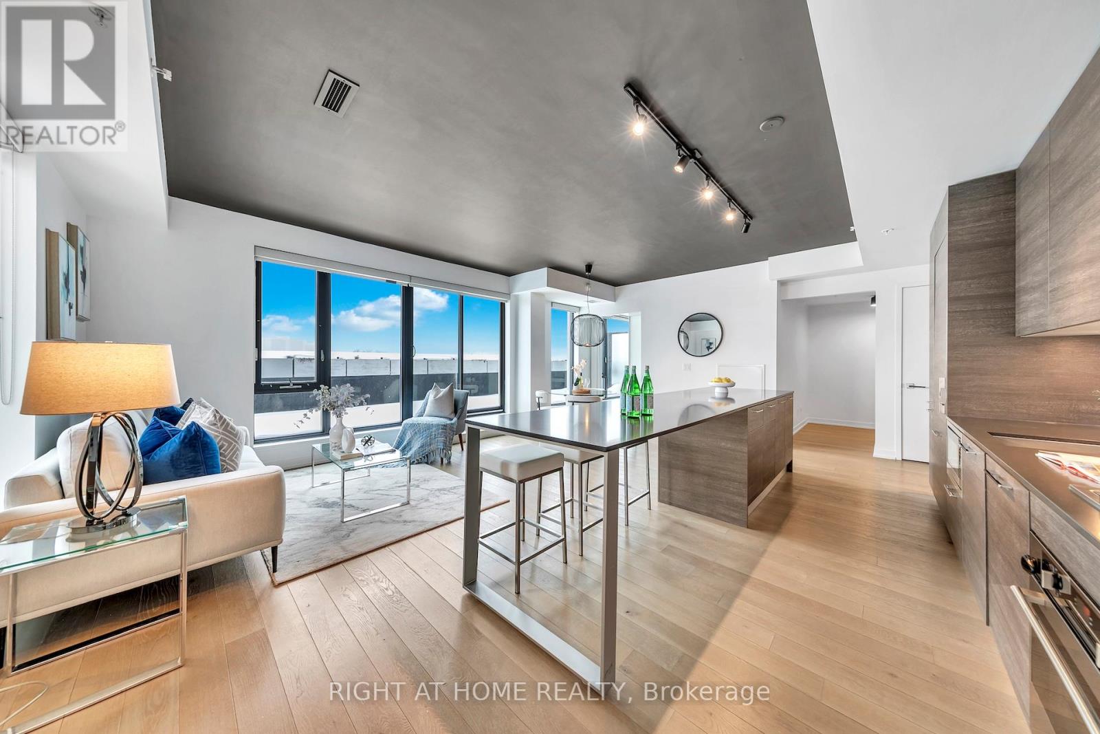 613 - 530 Indian Grove, Toronto, Ontario  M6P 0B3 - Photo 4 - W12734470