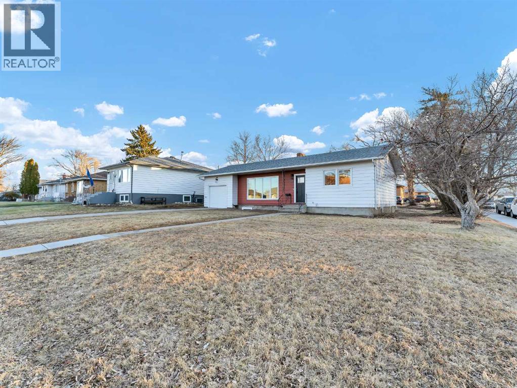 695 6 Street Sw, Medicine Hat, Alberta  T1A 4J4 - Photo 2 - A2279081