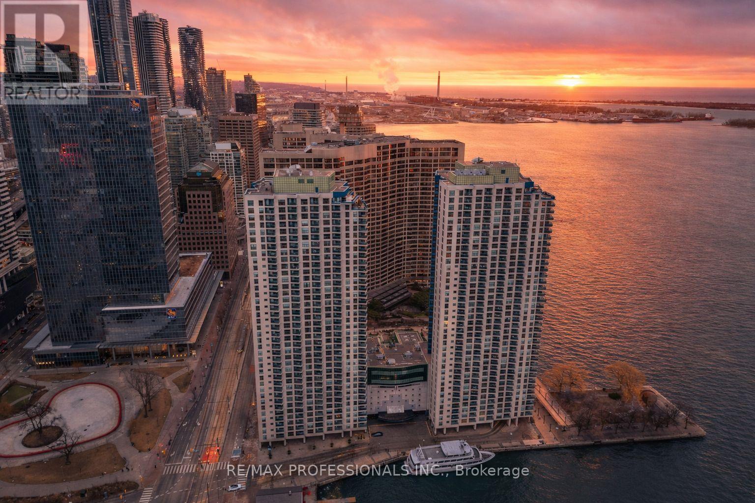3703 - 77 HARBOUR SQUARE, Toronto, Ontario