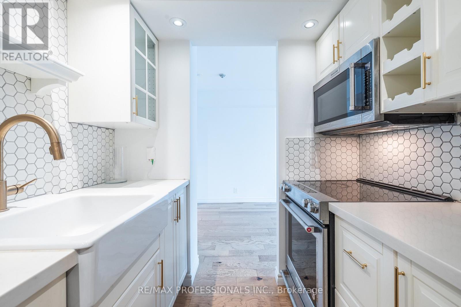 3703 - 77 Harbour Square, Toronto, Ontario  M5J 2S2 - Photo 11 - C12734496