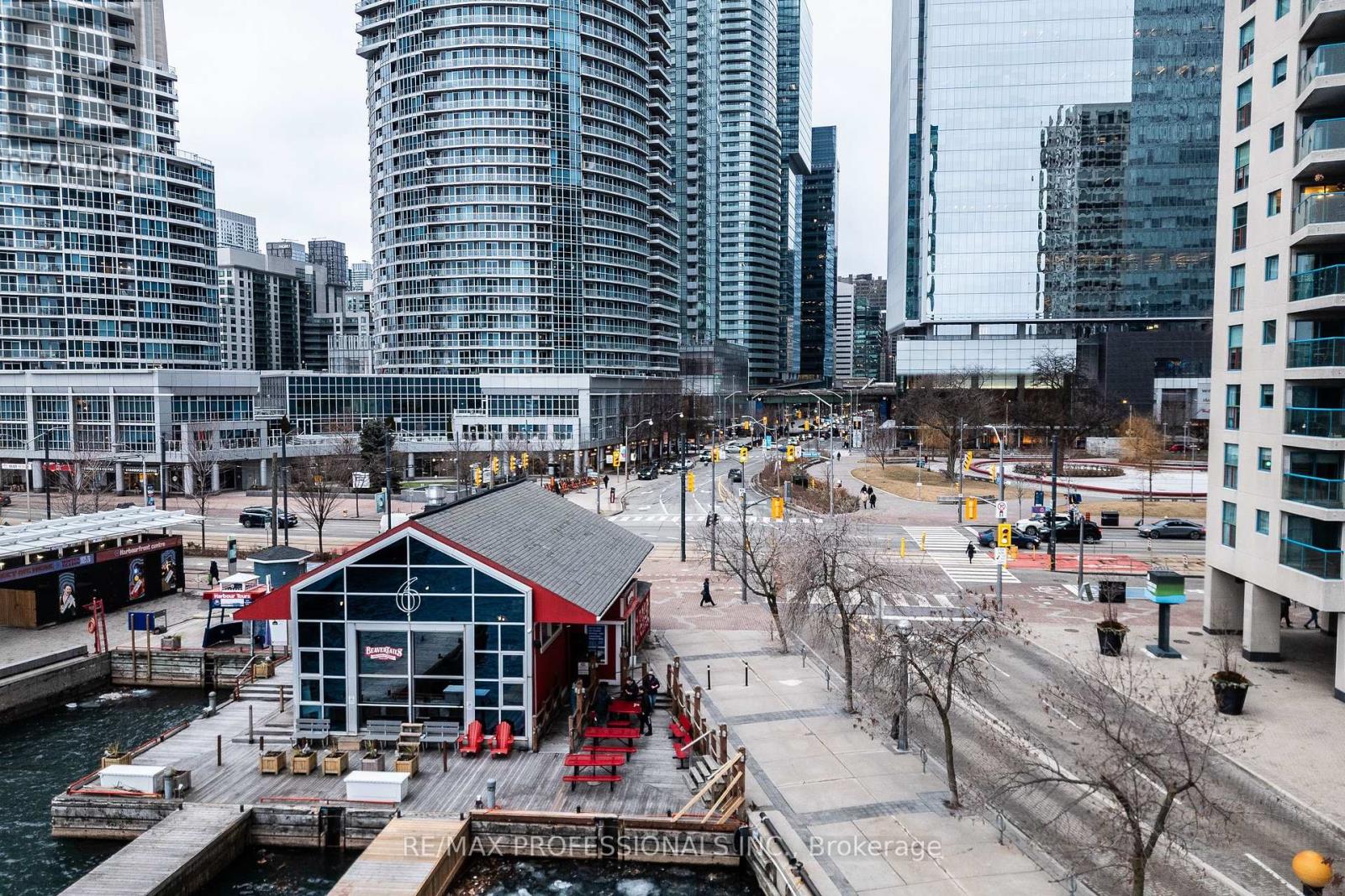 3703 - 77 Harbour Square, Toronto, Ontario  M5J 2S2 - Photo 27 - C12734496