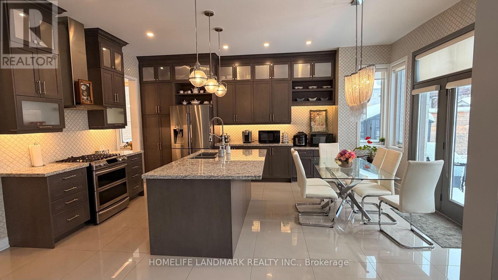 Main & 2nd - 8 Kent Matthew Street, Richmond Hill, Ontario  L4E 1C9 - Photo 2 - N12734472