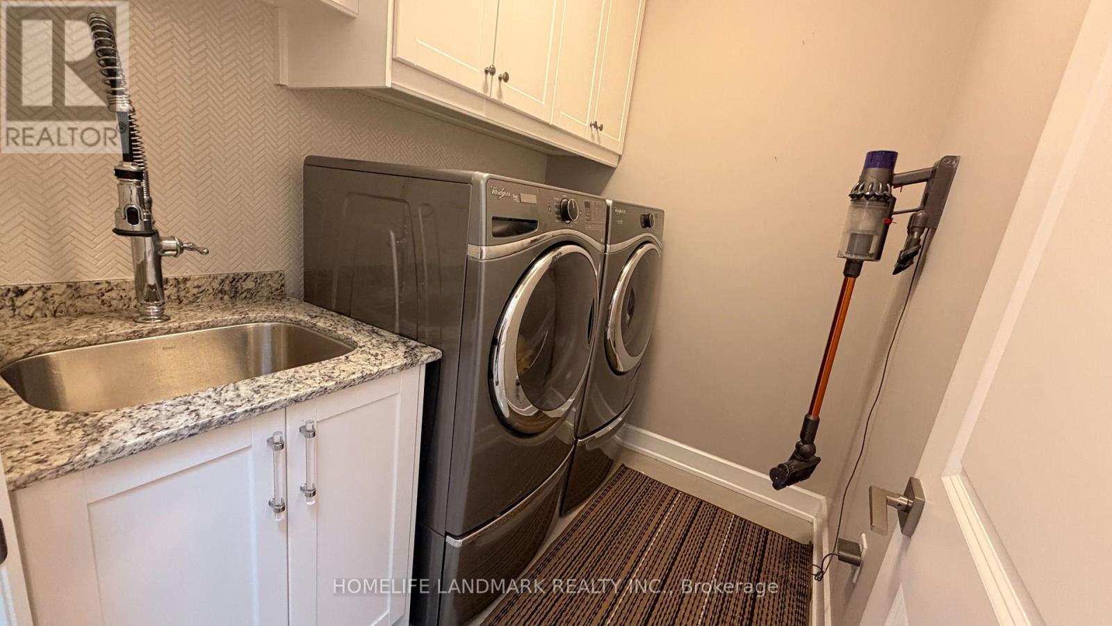 Main & 2nd - 8 Kent Matthew Street, Richmond Hill, Ontario  L4E 1C9 - Photo 24 - N12734472