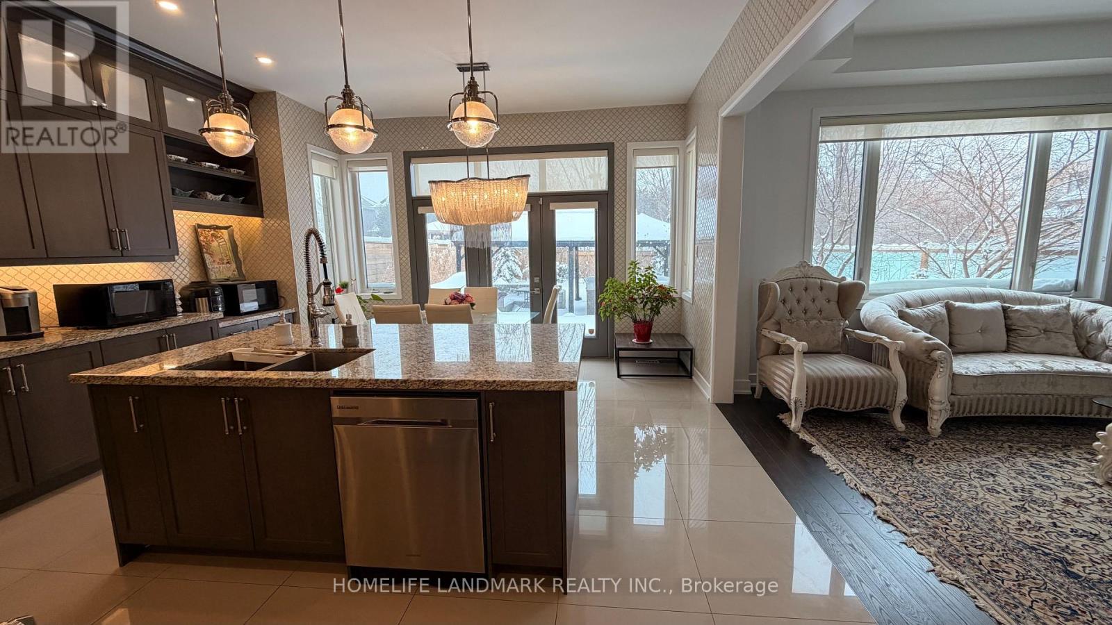 Main & 2nd - 8 Kent Matthew Street, Richmond Hill, Ontario  L4E 1C9 - Photo 3 - N12734472