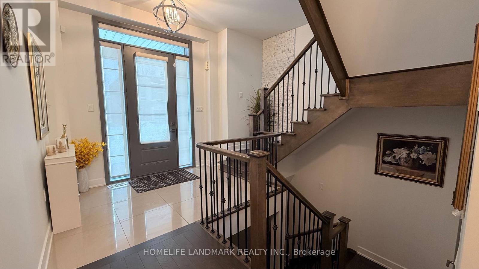 Main & 2nd - 8 Kent Matthew Street, Richmond Hill, Ontario  L4E 1C9 - Photo 8 - N12734472