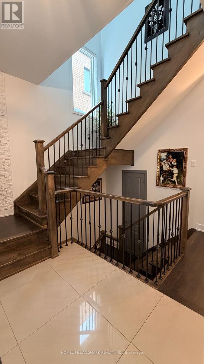 Main & 2nd - 8 Kent Matthew Street, Richmond Hill, Ontario  L4E 1C9 - Photo 9 - N12734472